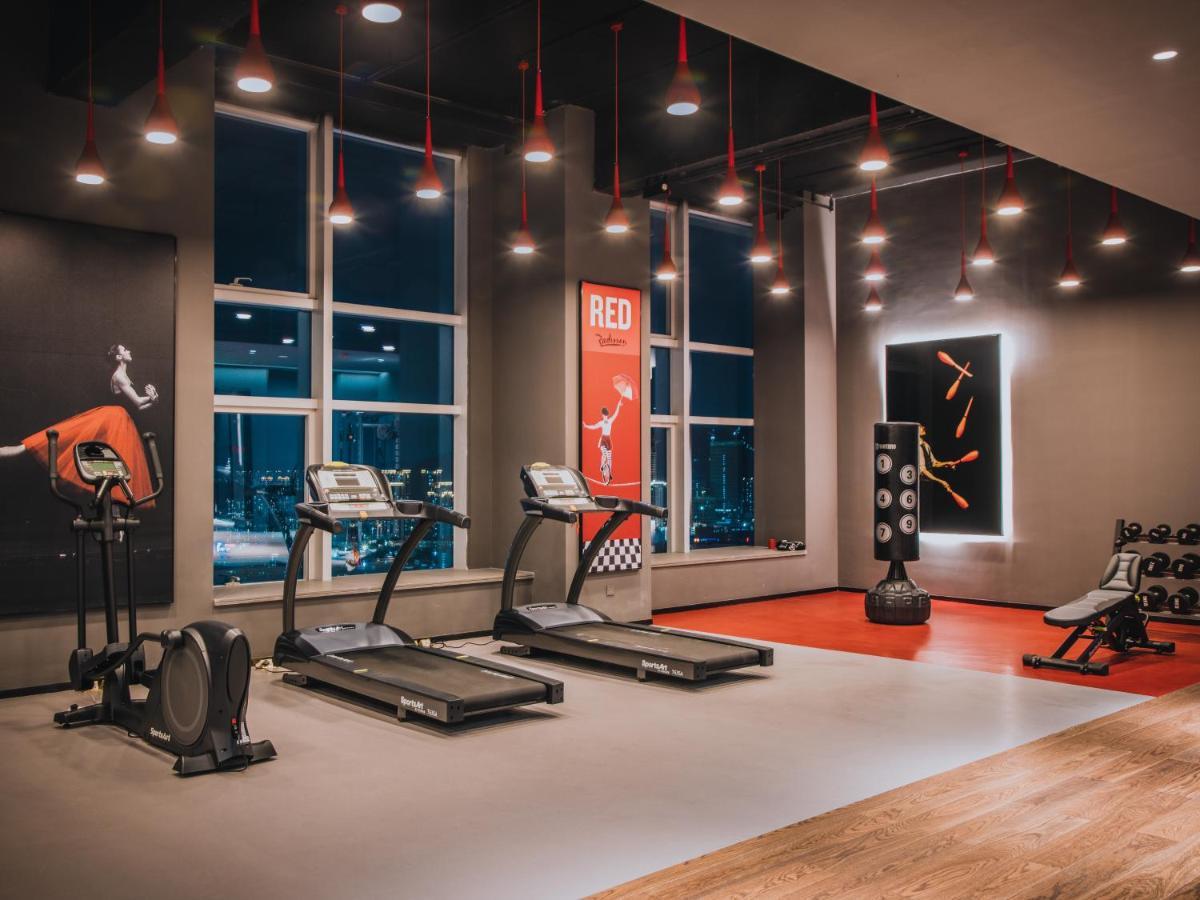 Radisson Red Hotel Zhuhai Gongbei Port Eksteriør billede