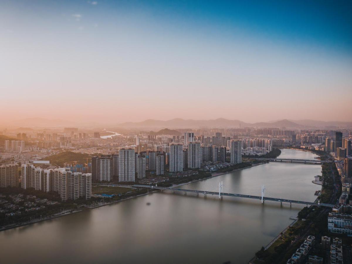 Radisson Red Hotel Zhuhai Gongbei Port Eksteriør billede