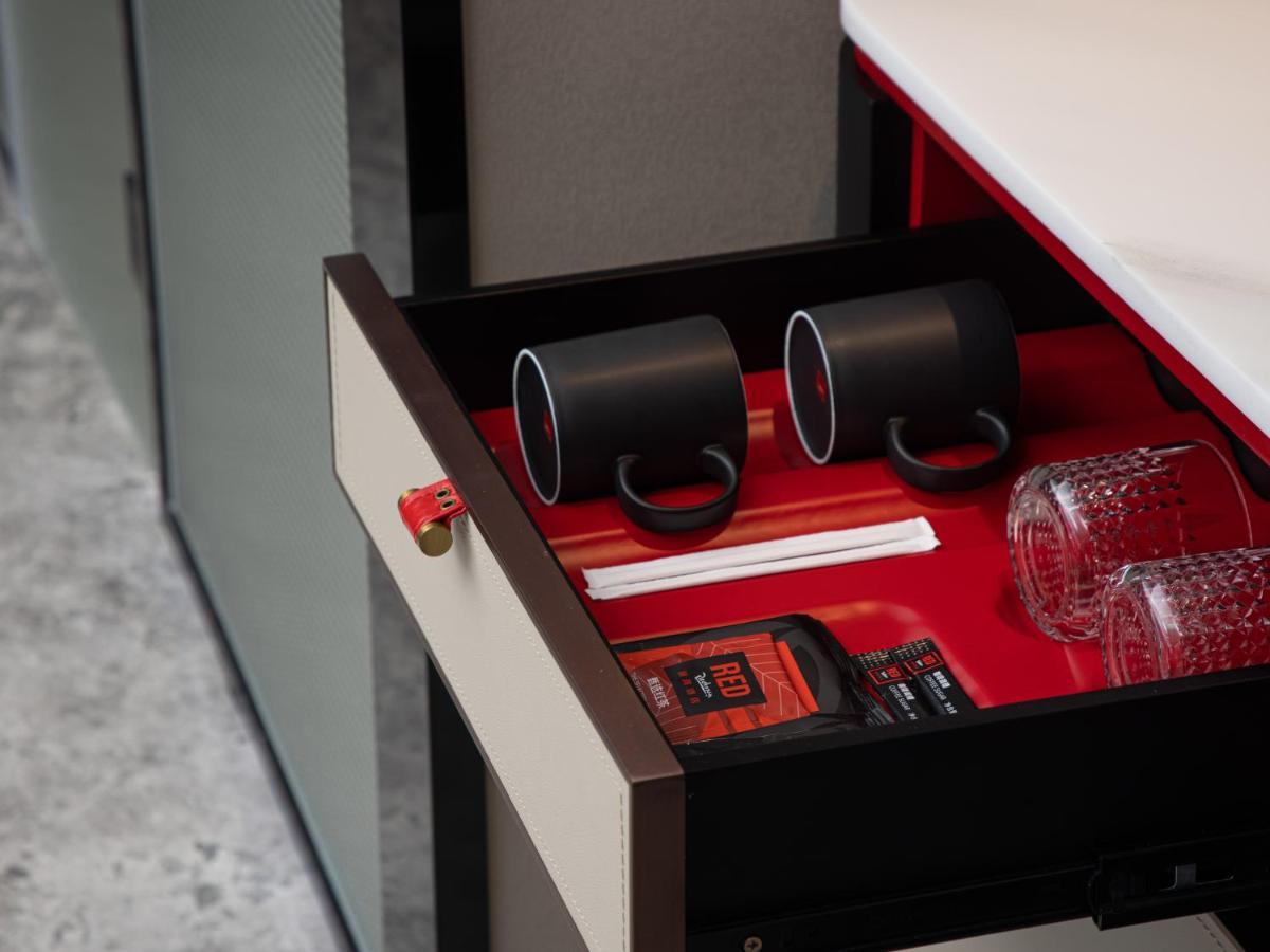 Radisson Red Hotel Zhuhai Gongbei Port Eksteriør billede