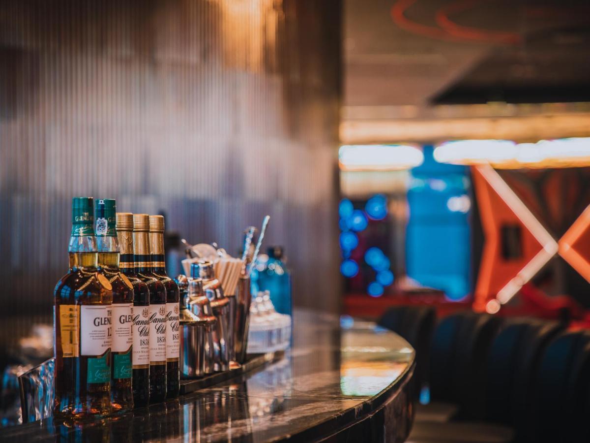 Radisson Red Hotel Zhuhai Gongbei Port Eksteriør billede