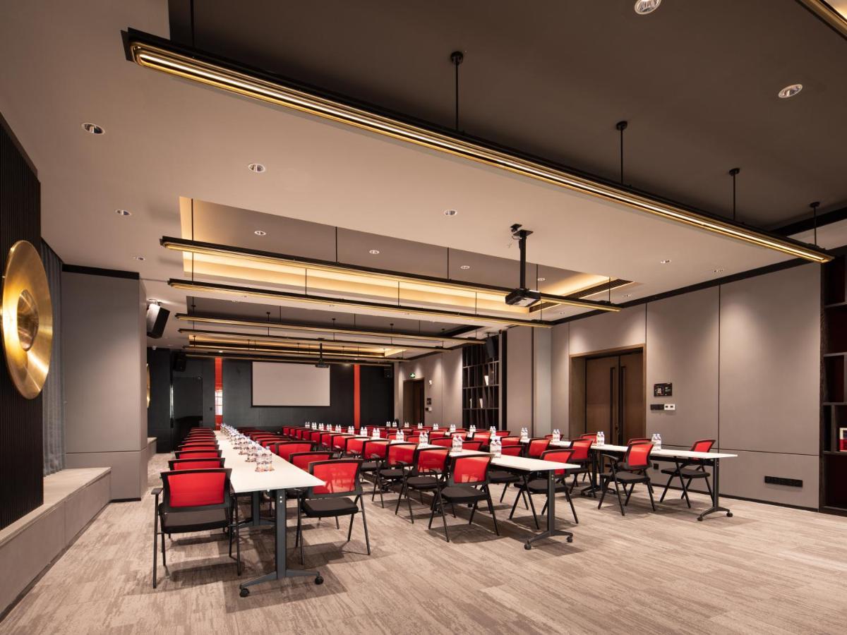 Radisson Red Hotel Zhuhai Gongbei Port Eksteriør billede