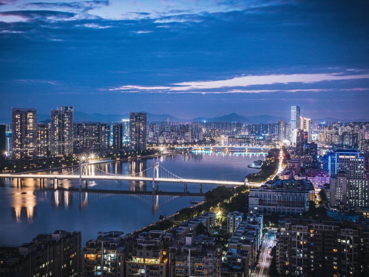 Radisson Red Hotel Zhuhai Gongbei Port Eksteriør billede