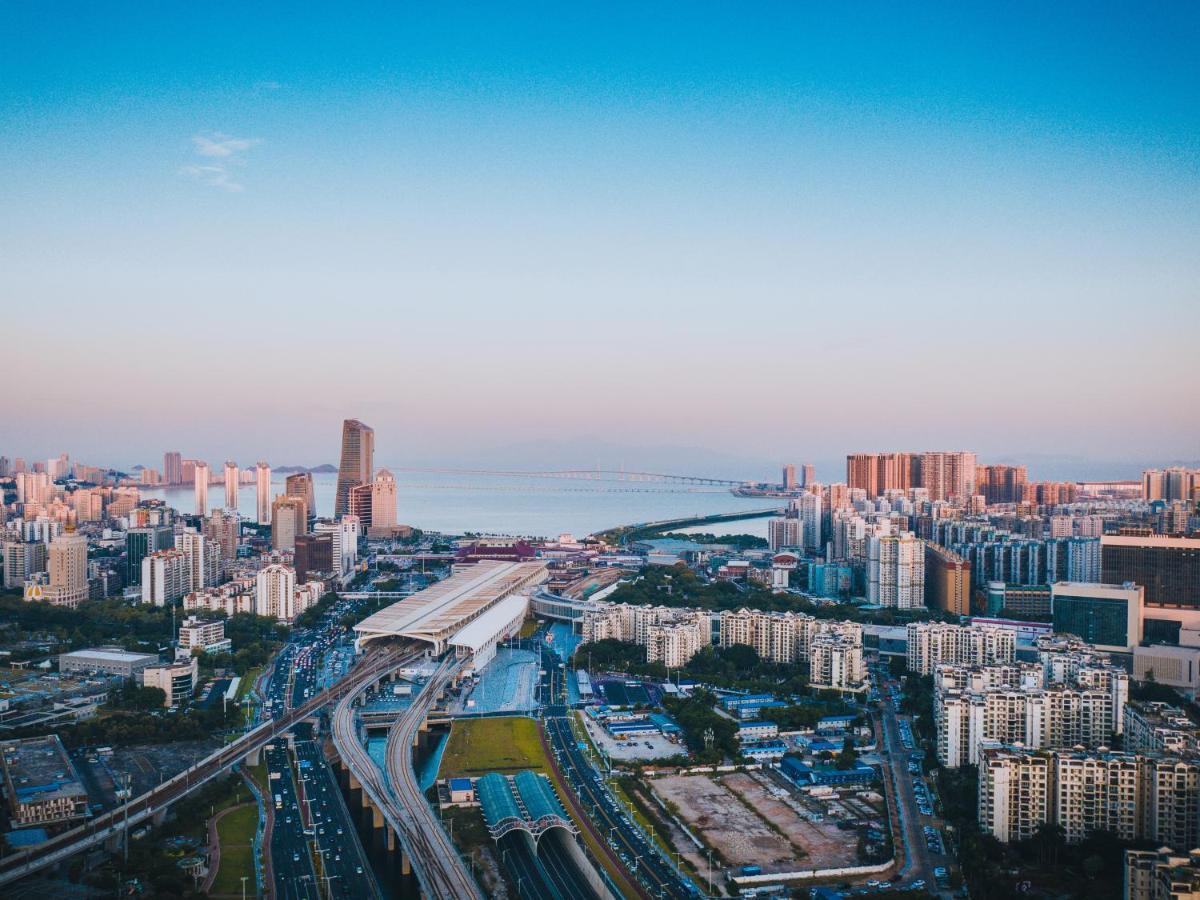 Radisson Red Hotel Zhuhai Gongbei Port Eksteriør billede